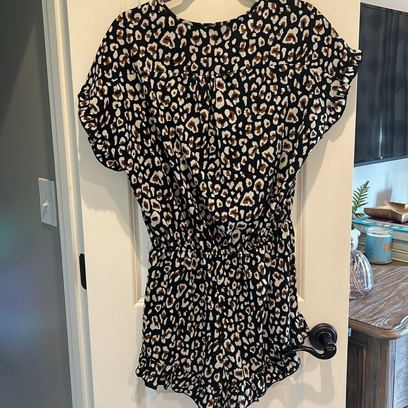 Cheetah Romper - Picture 4 of 6
